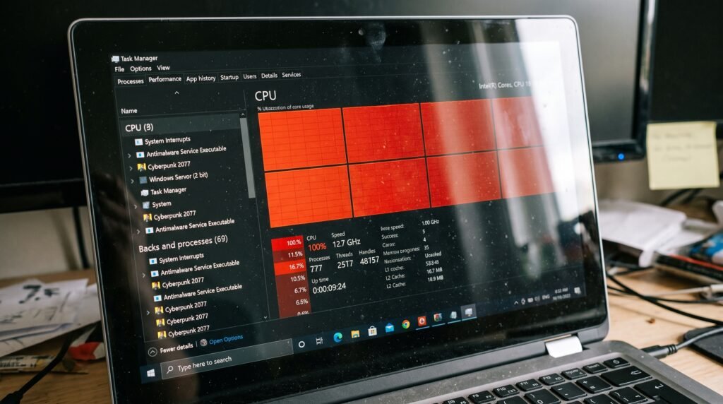 Tela do Gerenciador de Tarefas do Windows mostrando o processador sobrecarregado em 100%.
