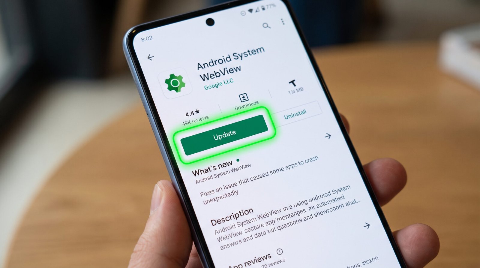 Tela de um smartphone Android brilhante exibindo com enorme foco e nitidez a página da loja de aplicativos