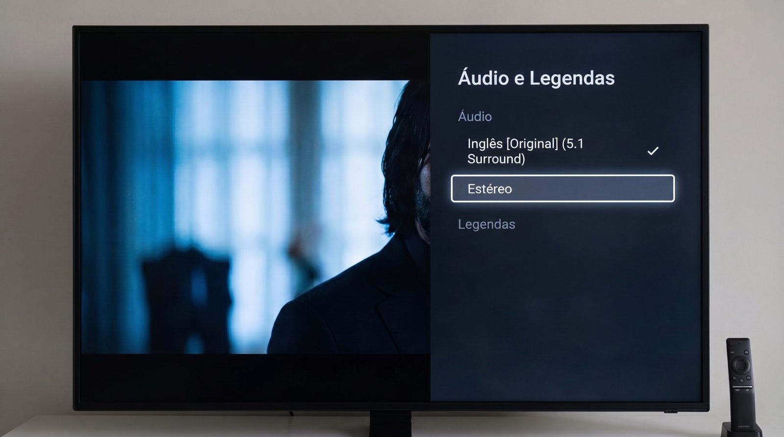 Menu de áudio e legendas de um aplicativo de streaming na Smart TV alterando o som de 5.1 canais para Estéreo