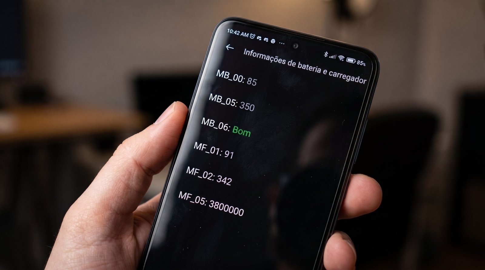 Tela de diagnóstico de bateria em celular Xiaomi exibindo os códigos MB_06 e contagem de ciclos MF_02